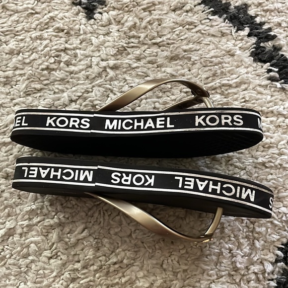 Michael Kors stack flip-flops size 7 - Picture 6 of 11